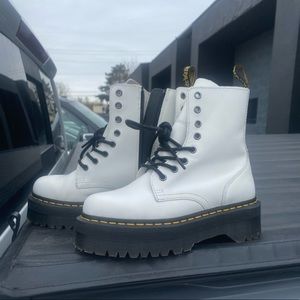 DR MARTEN JADON SMOOTH LEATHER PLATFORM BOOTS WHITE